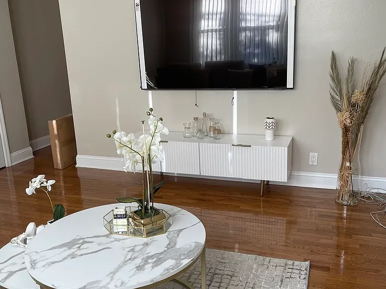 1660 Hering Ave #2 — Photo 2