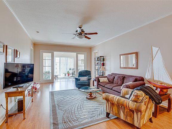 5th image of 6 Harbour Isle Dr #Penthouse 05