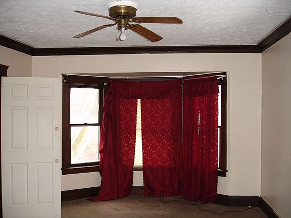 5th image of 393 E 147th St