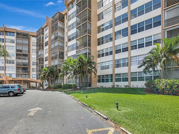 4th image of 1200 St Charles Place #404