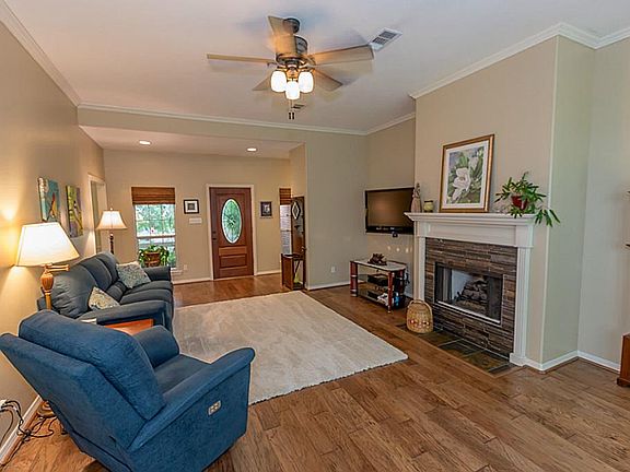 4th image of 231 Evergreen Dr