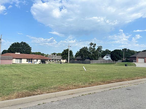 4th image of 203 Beecher Ln