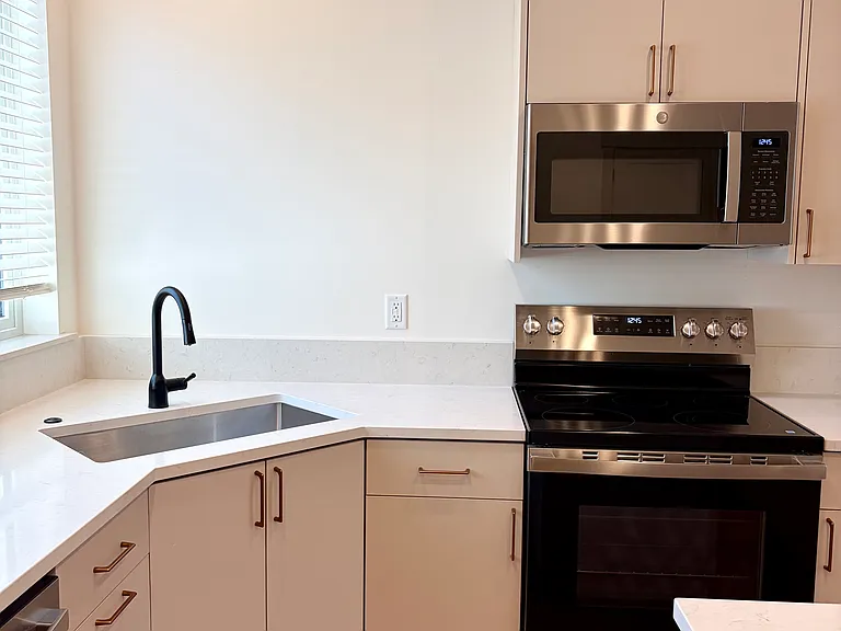 122 N Locust St #2 — Photo 5