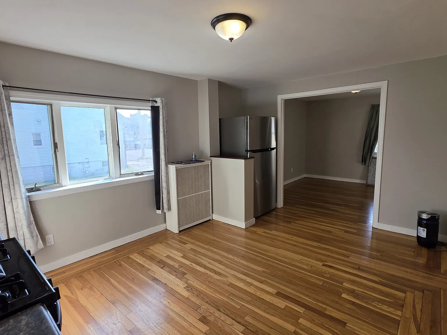 3 bed, 1140 sqft, $3,000 — Photo 3