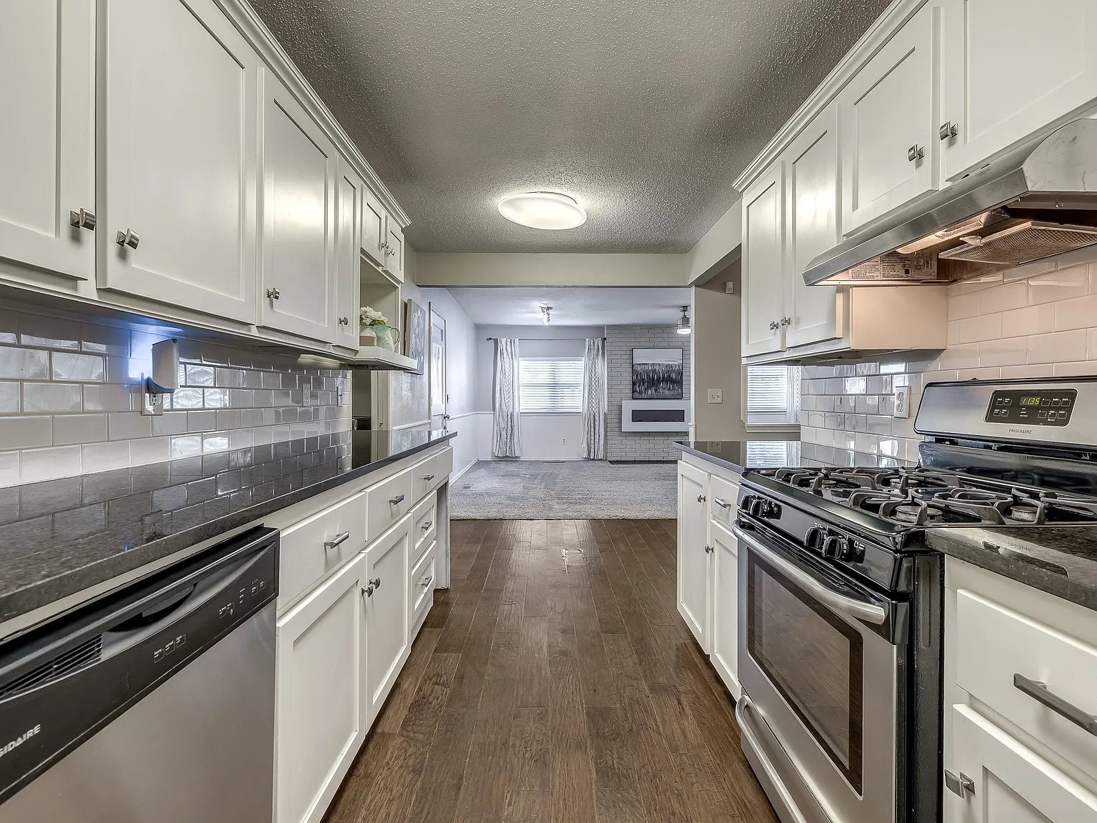 3 bed, 1400 sqft, $1,550 — Photo 3
