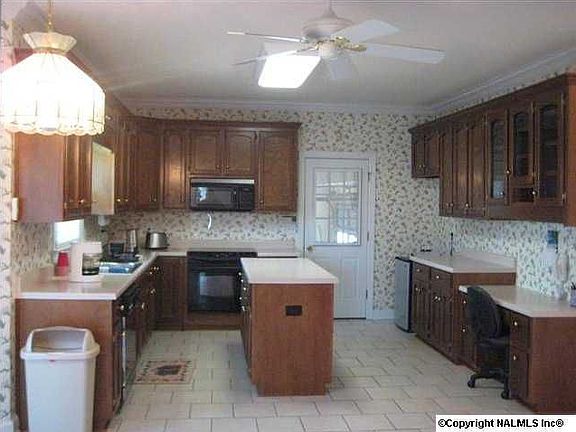 5th image of 135 Fox Hollow Dr