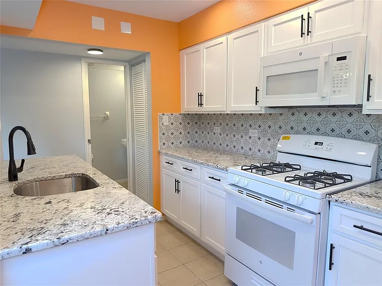 824 Padua Ln — Photo 6