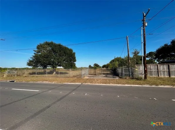 2205 Salem Rd, Victoria, TX 77904
