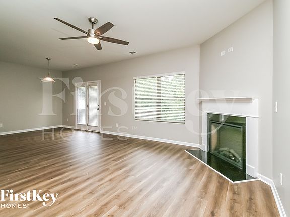 2nd image of 2057 Massey Ln
