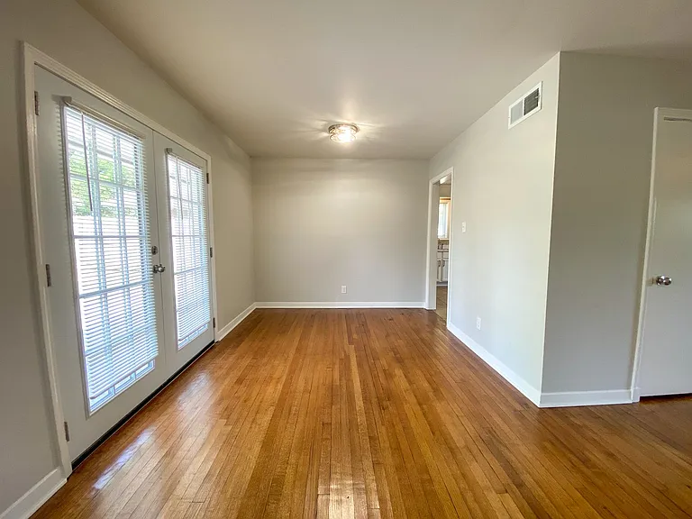 4152 Rhodes Ave — Photo 2