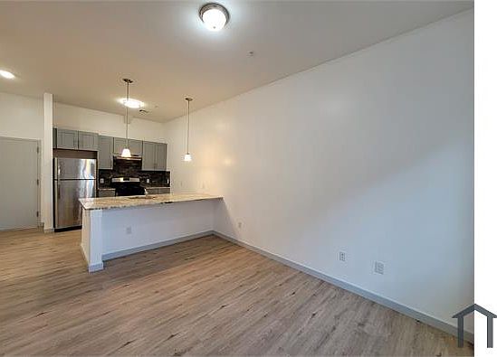 3rd image of 195 Lincoln Ave #204