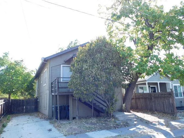 3325 43rd St photo 1