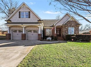 115 Town Lot Dr, Pfafftown, NC 27040