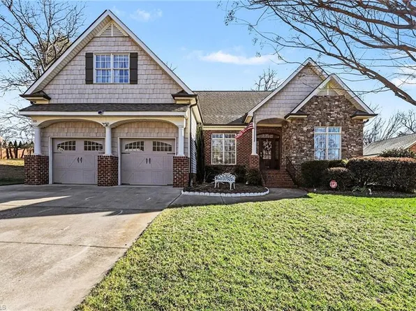 115 Town Lot Dr, Pfafftown, NC 27040