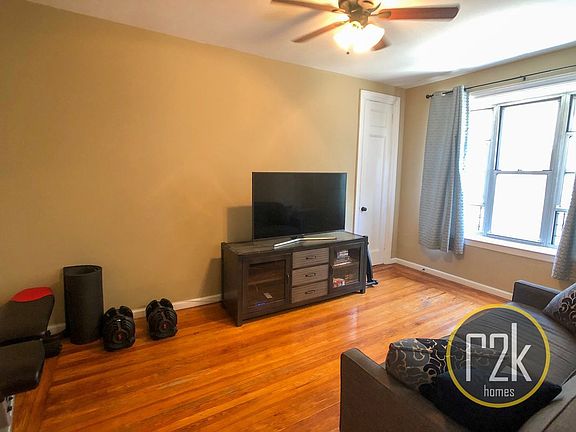 4th image of 3169 33rd St APT 10