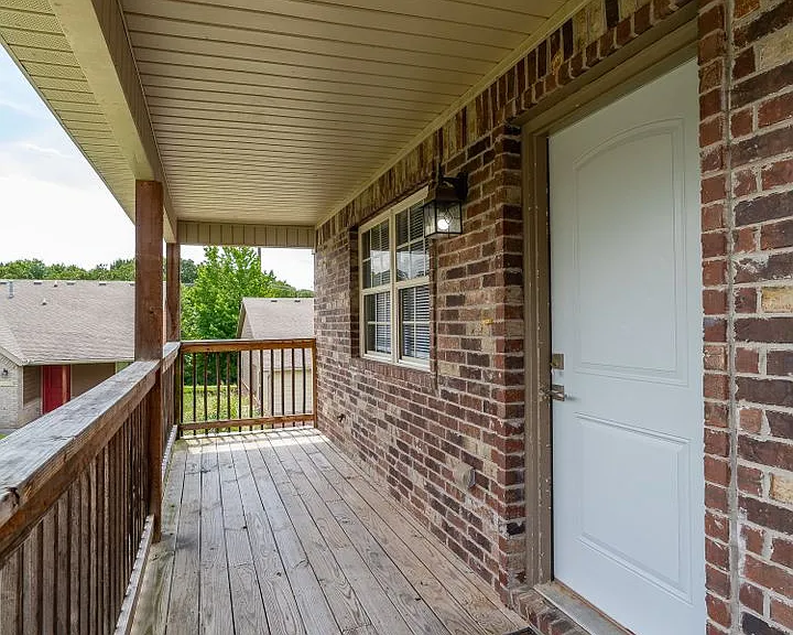 2933 W Scottswood Pl — Photo 2