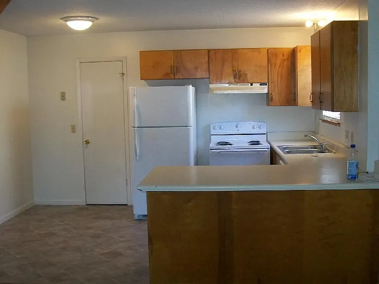126 Hampton Dr — Photo 4
