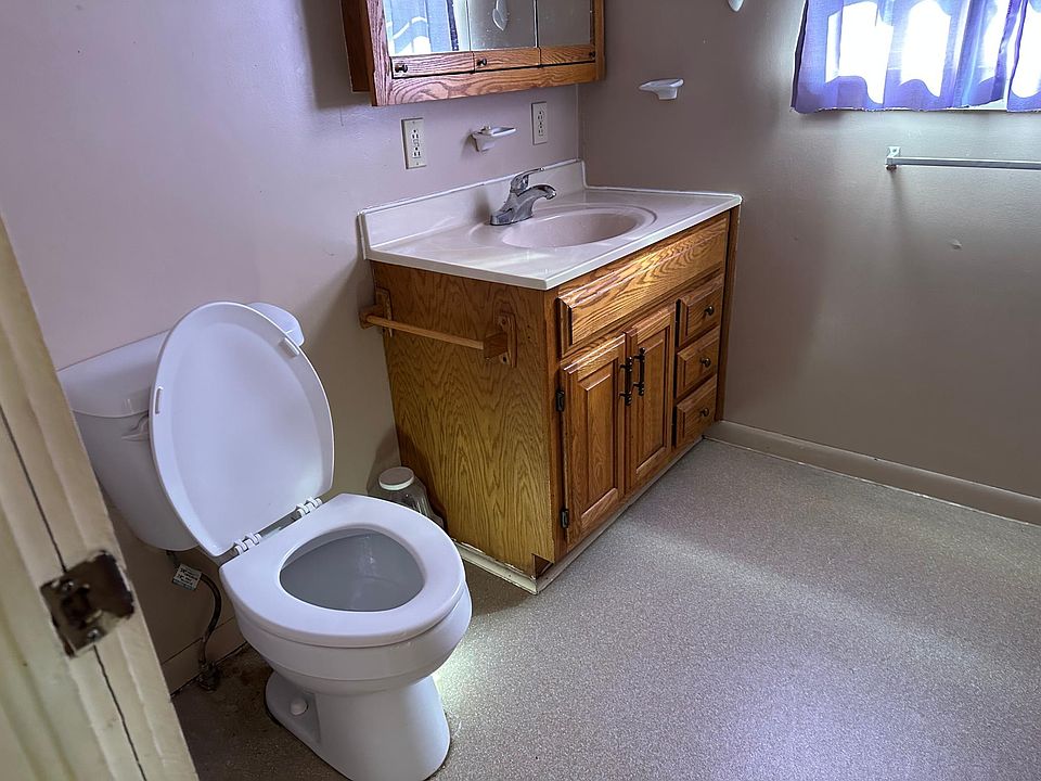 1st image of 801 1/2 31st St
