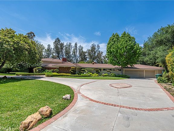 3rd image of 20827 E Mesarica Rd