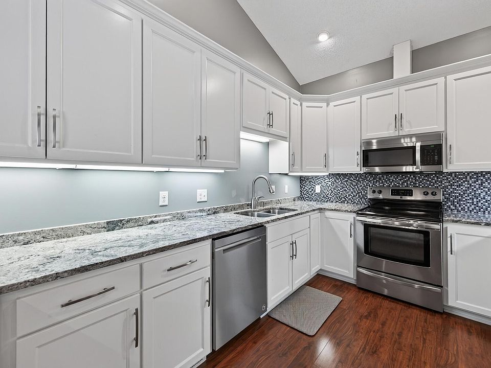1st image of 834 Seal St