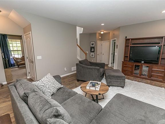 3rd image of 248 Wilmington Dr
