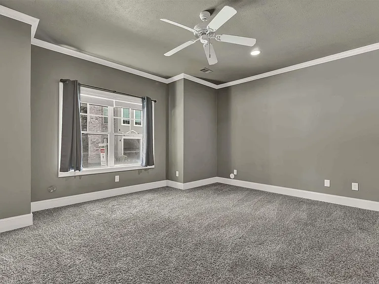 4631 Regent Manor Dr — Photo 24