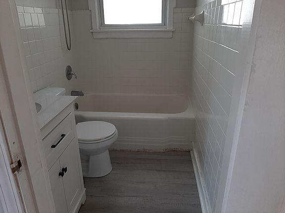 5th image of 4822 Windsor Ave