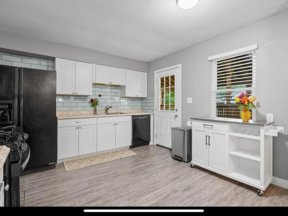4th image of 1525 NE 52nd St