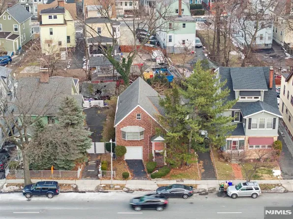 220 N Oraton Pkwy, East Orange, NJ 07017