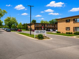 39 King Arthur Ct APT 15, Northlake, IL 60164