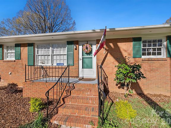 3rd image of 16409 Thompson Rd