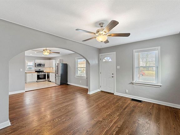 3rd image of 38 Lemay Gardens Dr