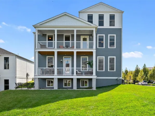 6036 New Town Dr, Saint Charles, MO 63301