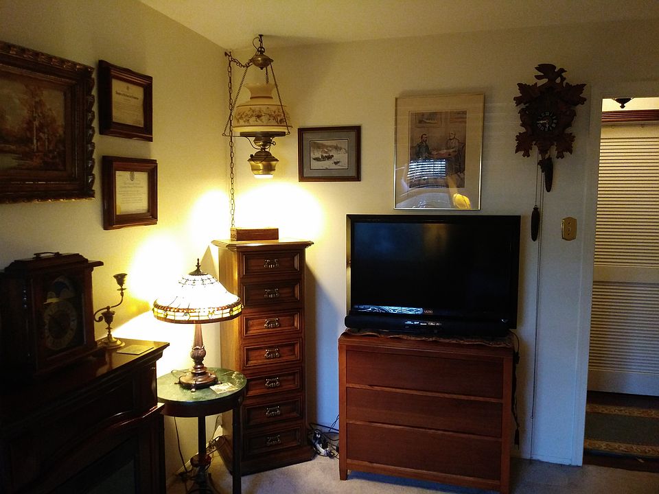 Other view of the bedroom