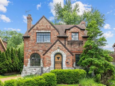 7332 Country Club Dr, Saint Louis, MO, 63121