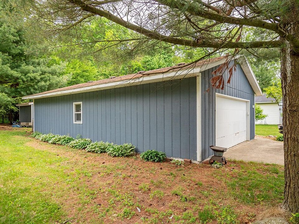 1st image of 815 E Eagle Lake Dr
