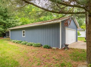 815 E Eagle Lake Dr, Kalamazoo, MI 49009