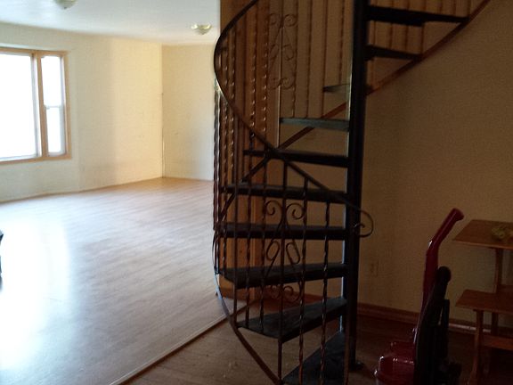 3rd image of 222 N Jefferson St