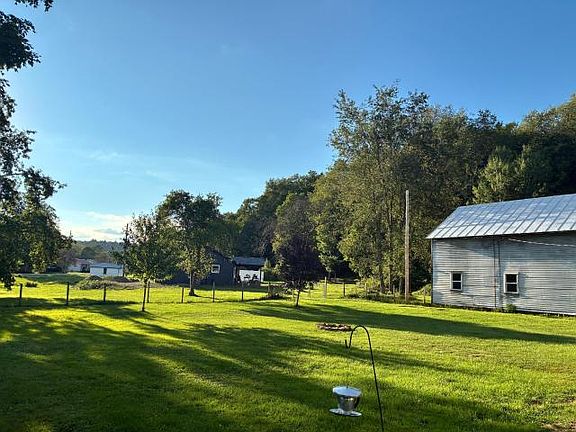 5th image of 31 Forest St