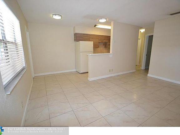 3rd image of 2607 NE 8th Ave APT 27