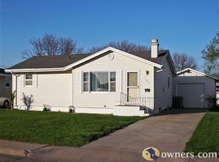 1123 S Greenwich St, Grand Island, NE 68801
