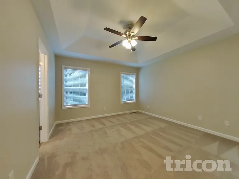 141 Fairfax Dr — Photo 5