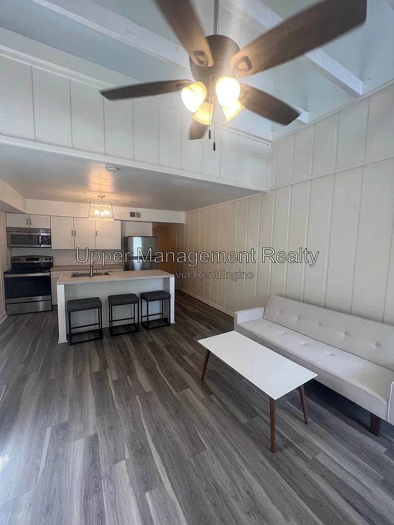 3 bed, 2.0 bath, $3,900 — Photo 2
