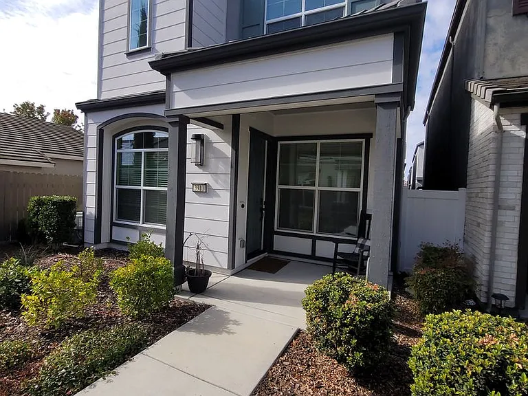3311 Chickadee Ct — Photo 1