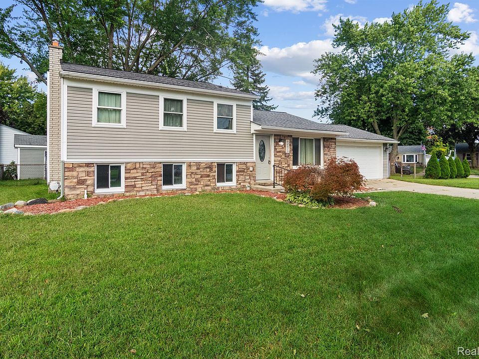 1st image of 42878 Wilmington Dr