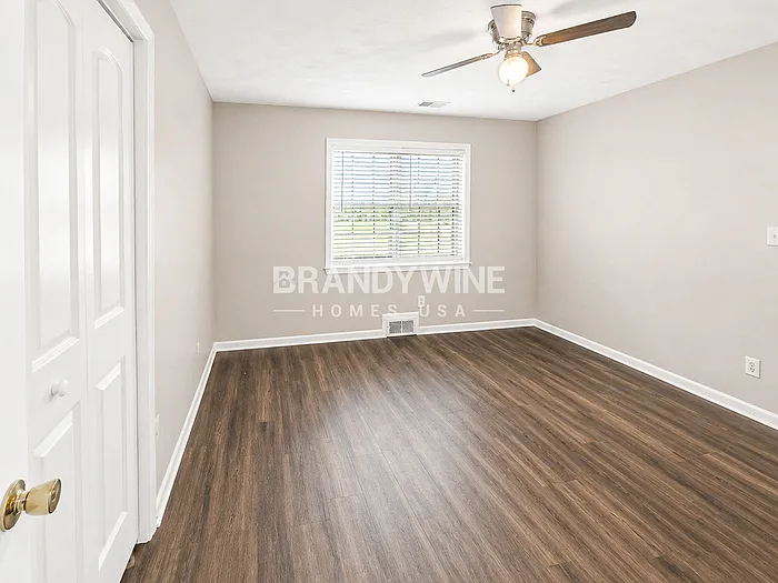 3076 Emerald St — Photo 14
