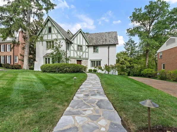 26 Rio Vista Dr, Saint Louis, MO 63124