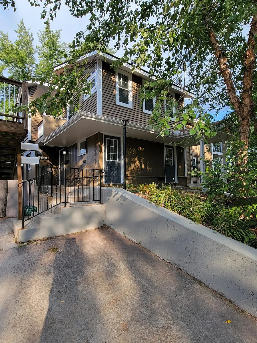 Building Photo - 308 Lewis St S