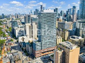 280 Dundas St E