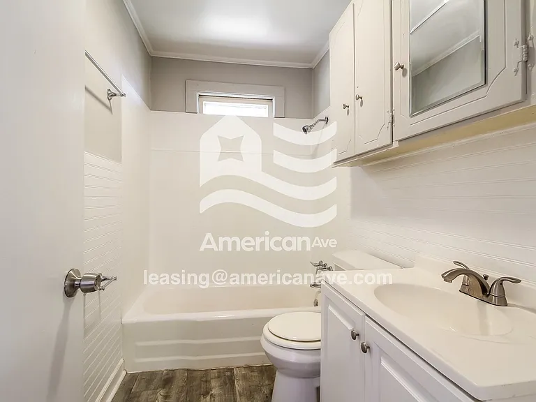 2065375_013_bathroom_14.jpg